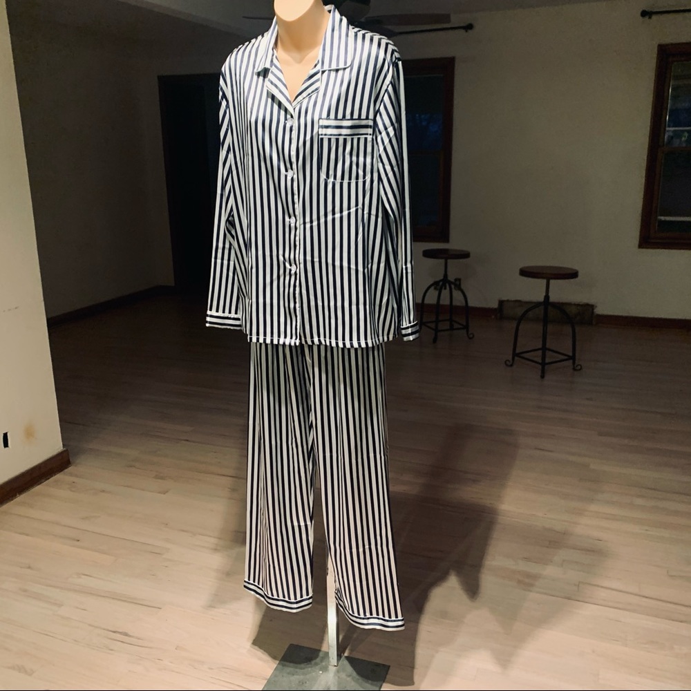 Super soft SATIN PAJAMAS! Like NEW!!